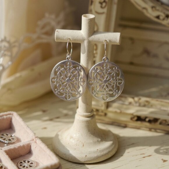 EL by Erika Lyons Chic Silver Filigree Earrings - Picture 1 of 3